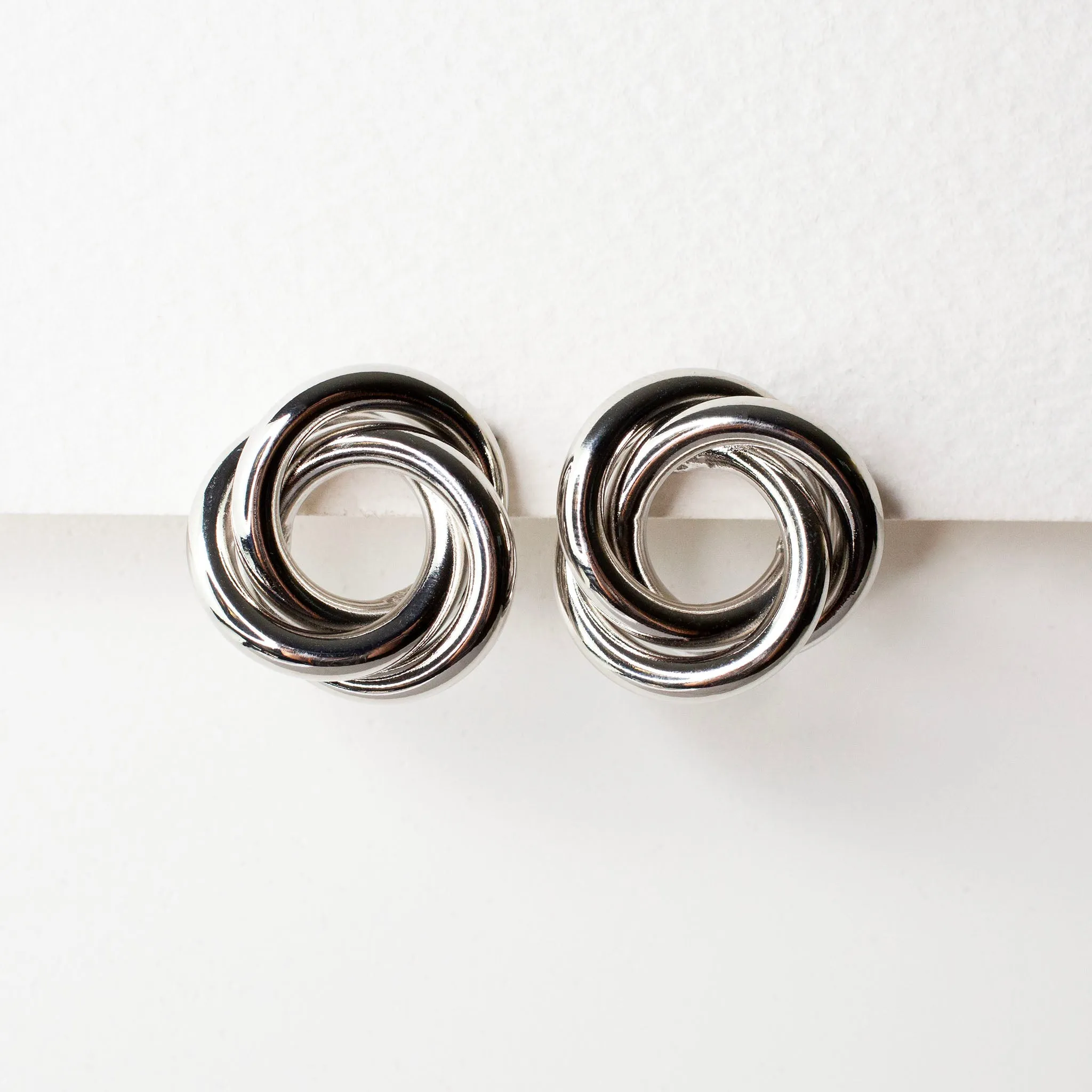 Gia Hollow Knot Stud Earrings