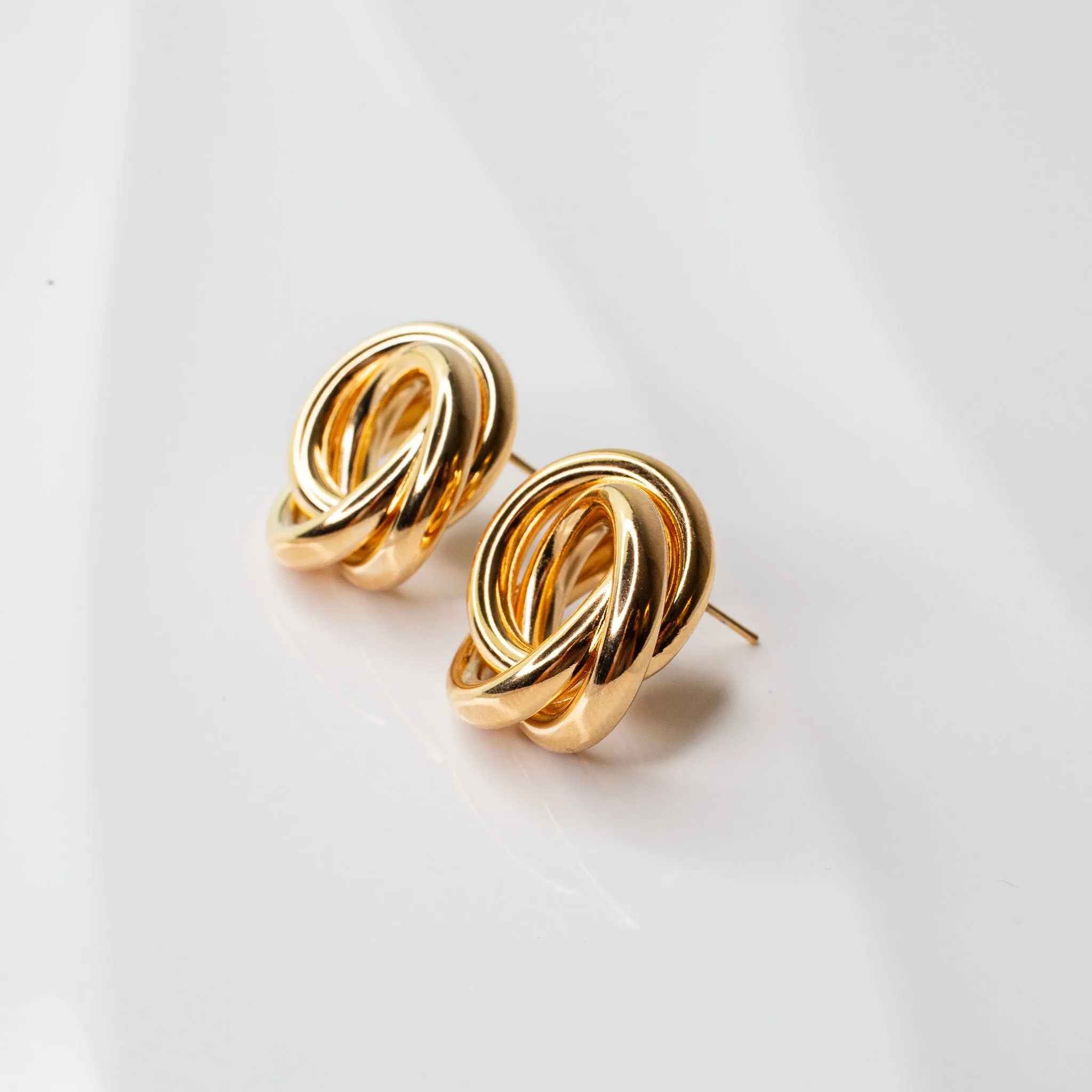 Gia Hollow Knot Stud Earrings