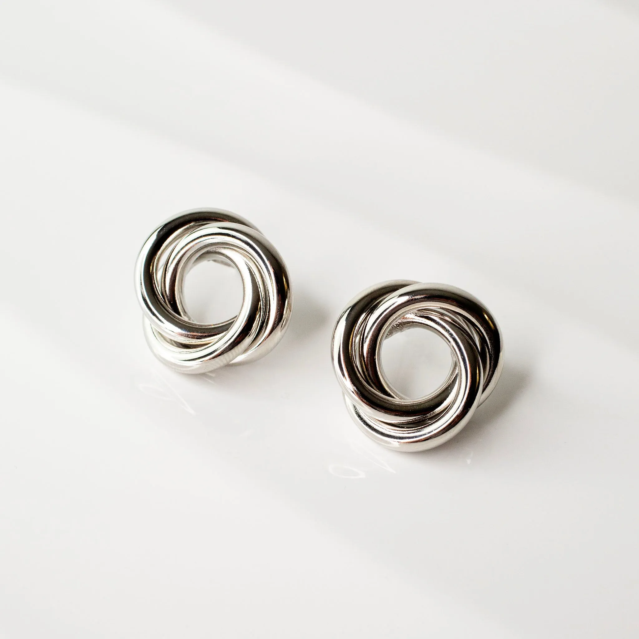 Gia Hollow Knot Stud Earrings