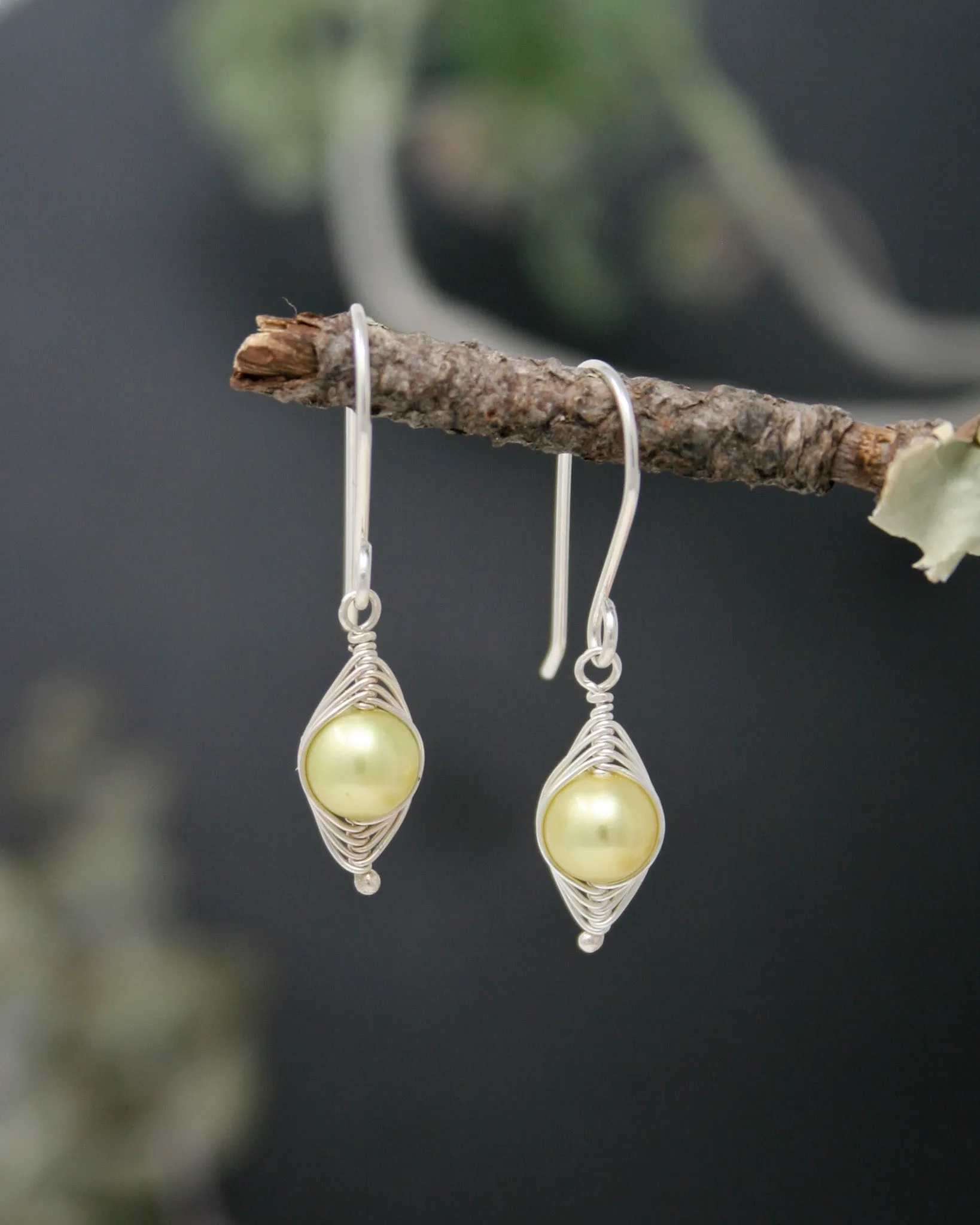 One pea in a pod earrings [made to order]