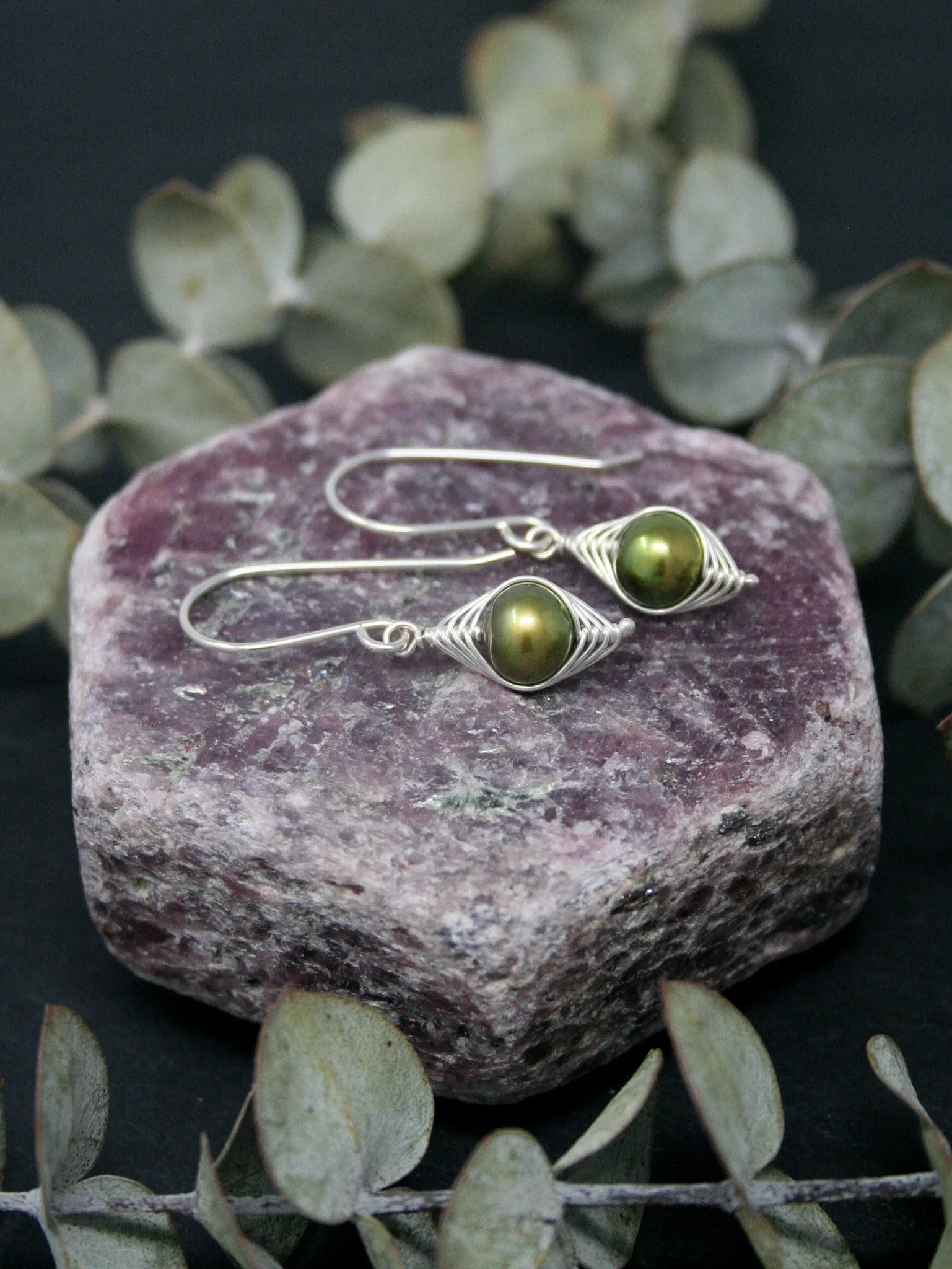 One pea in a pod earrings [made to order]